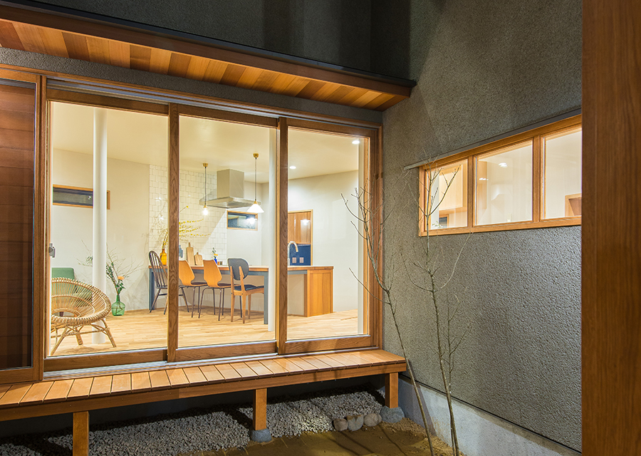 中庭で家族が繋がる家「スナオなデザイン、正直な家づくり」安田工務店
