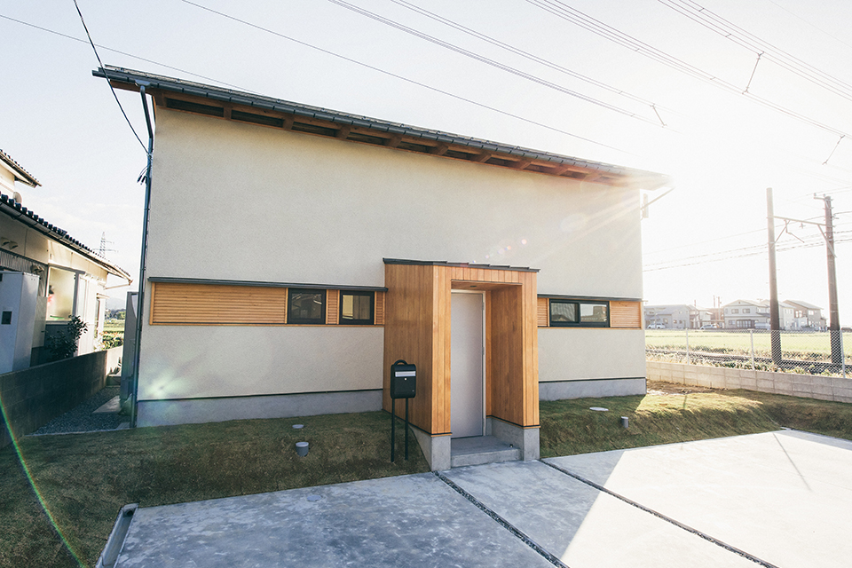 田園を眺める、光の差し込む家「スナオなデザイン、正直な家づくり」安田工務店